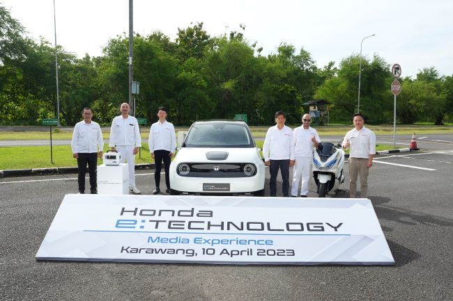 Honda tampilkan Honda e : Technology pabrik Honda di Karawang, Jawa Barat hari ini