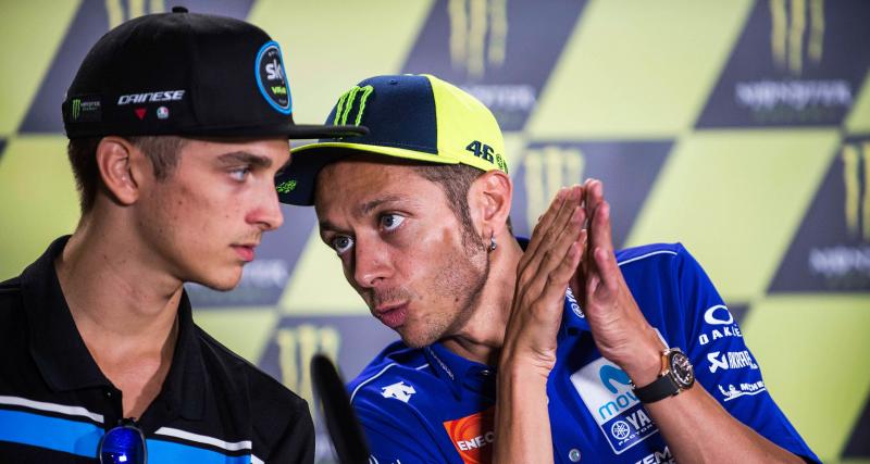 Kakak beradik Valentino Rossi dan Luca Marini  sesi nasehat.. (Foto: iconsports-autonews)