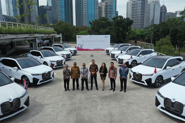 Deretan mobil mewah yang siap mengawal kelancaran KTT ASEAN dari BMW Indonesia