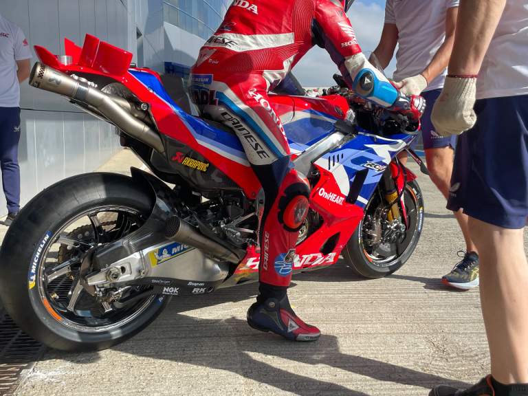 Sasis Kalex pada Honda RC213V yang mencuri perhatian di sesi tes resmi MotoGP Jerez. (Foto: therace)