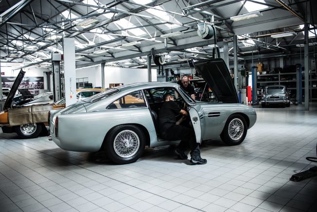 Menjaga Warisan, Aston Martin Kembali Memproduksi Suku Cadang Mobil Lawas