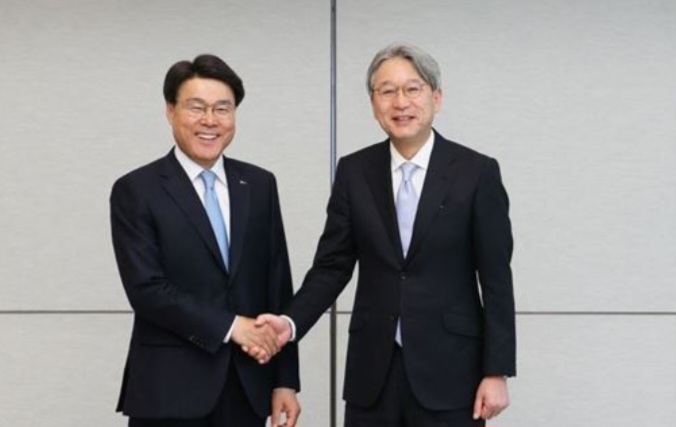  Toshihiro Mibe selaku CEO Global Honda dan Choi Jeong-Woo selaku Chairman of POSCO Holdings Inc, sepakat jalin kemitraan dengan POSCO untuk pengembangan baterai mobil EV yang lebih tamah lingkungan