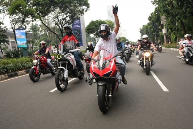 Ketika para riders Ducati melebur dalam ajang rolling thunder di Jakarta, Sabtu kemarin