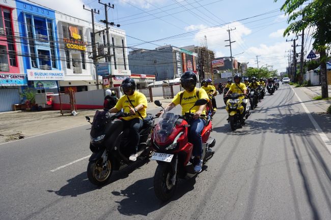 Para bikers yang terlibat dalam touring bersama Adira Finance di Banjarmasin