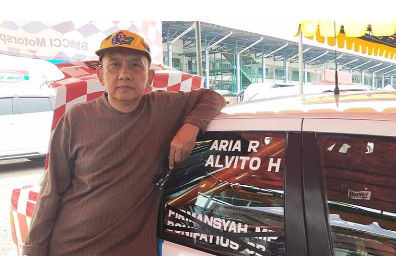 Didi Hardianto siap jajal aspal baru sirkuit dengan BMW mobil balap putranya Alvito Anugrah Hardianto. (Foto : Autos)