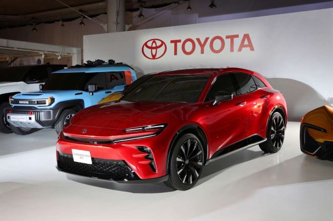 Tampilan mobil listrik Toyota yang terus dikembangkan untuk pasar berbagai negara
