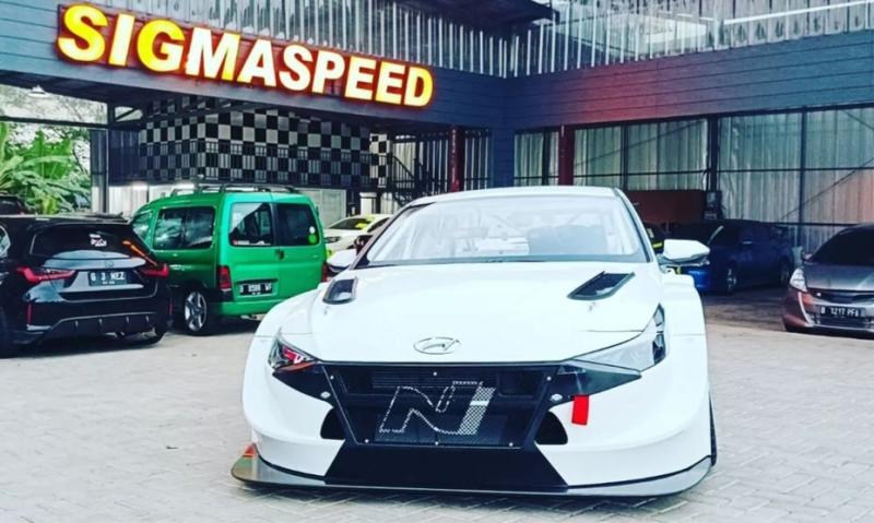 Hyundai Elantra N TCR milik pembalap senior dan pengusaha Benny Santoso mejeng di bengkel Sigma Speed Jatibening dan siap digas di sirkuit Sentul Bogor