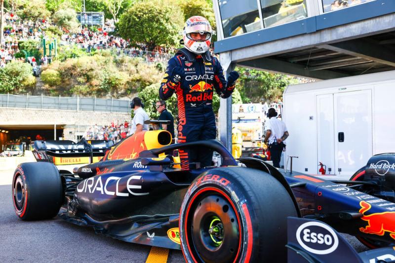 Max Verstappen (Belanda/Red Bull), kali ini dapat perlawanan dari pembalap gaek Fernando Alonso (Spanyol/Aston Martin). (Foto: f1)