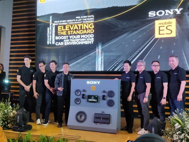 Petinggi Sony Indonesia resmi meluncurkan rangkaian produk Car Audio Sony Mobil ES untuk market Indonesia