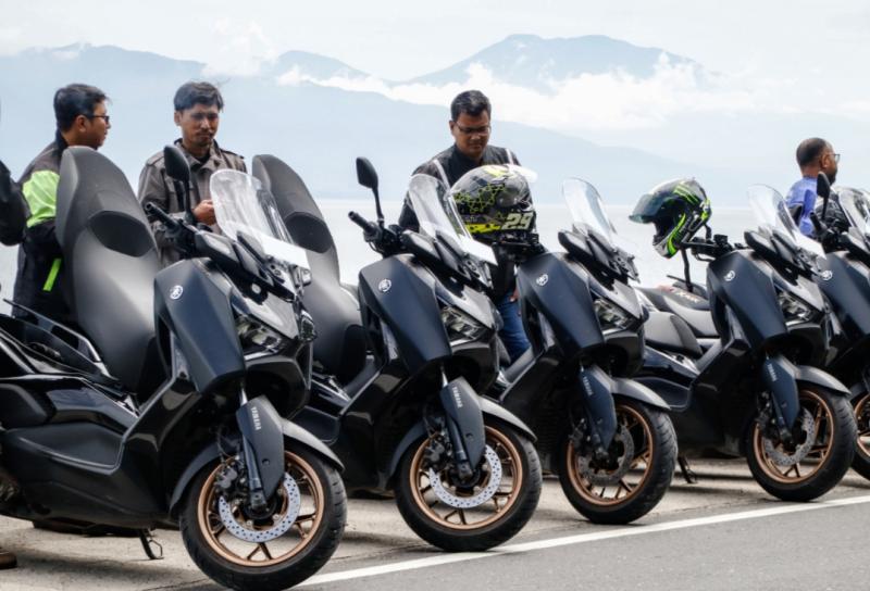 Rombongan Touring Yamaha  XMAX Connected Lanjutkan Eksplorasi Pesona Tanah Minang
