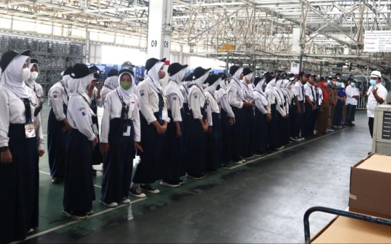 Dukung Program Dinas Pariwisata Kabupaten Bekasi, Suzuki Ajak Pelajar Melihat Cara Kerja di Pabrik Mobil