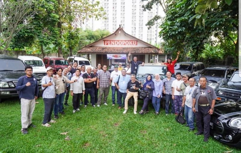 Panitia Indonesia Jimny Festival 2023 bersama founder IOF, penggila Jimny dan media partner usai preskon di Pendopo Serpong, Tangerang hari ini