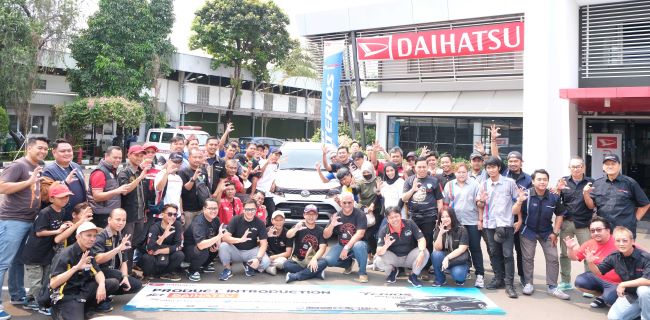 Komunitas Daihatsu mebur dalam acara silaturahmi dan pengenalan produk baru Daihatsu