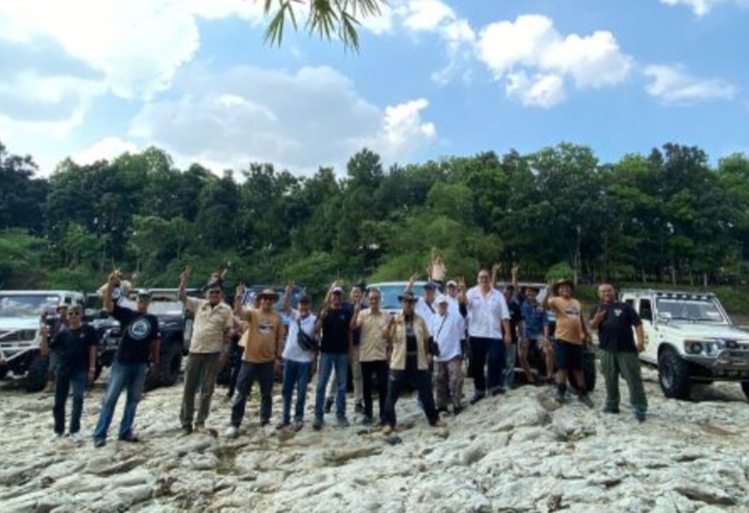 Para offroader Indoensia dalam ajang Tribute to Syamsir Alam dan Askar Kartiwa (TSAAK)  di Sentul, Bogor