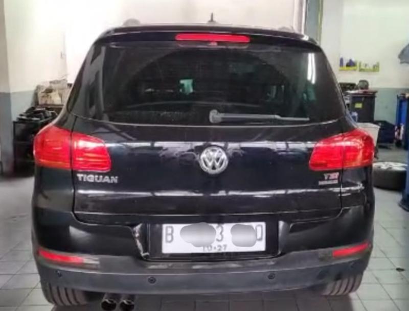 Kondisi transmisi mobil VW Tiguan ini tak sesuai yang diiklankan, pemenang lelang menggugat kantor Lelang JBA ke pengadilan. (foto : ist) 