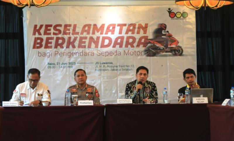 Focus Group Discussion pada Rabu (21/6/2023) di Hotel JS Luwansa, Jakarta Selatan, membahas peningkatan keselamatan kendaraan bermotor roda dua sebagai penyumbang kecelakaan lalu lintas tertinggi di Indonesia