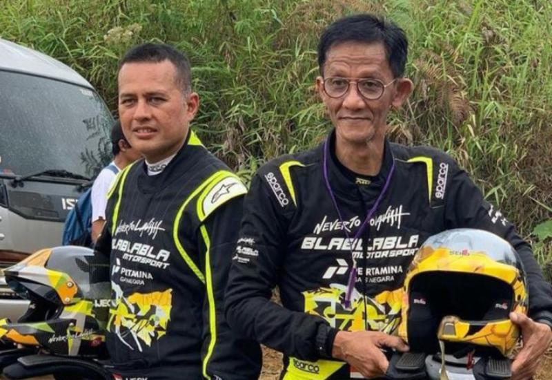 Ijeck (kiri) dan Ian Soejono, juara seri 1 Kejurnas Rally 2023 KFC Danau Toba Rally di Sumatra Utara 