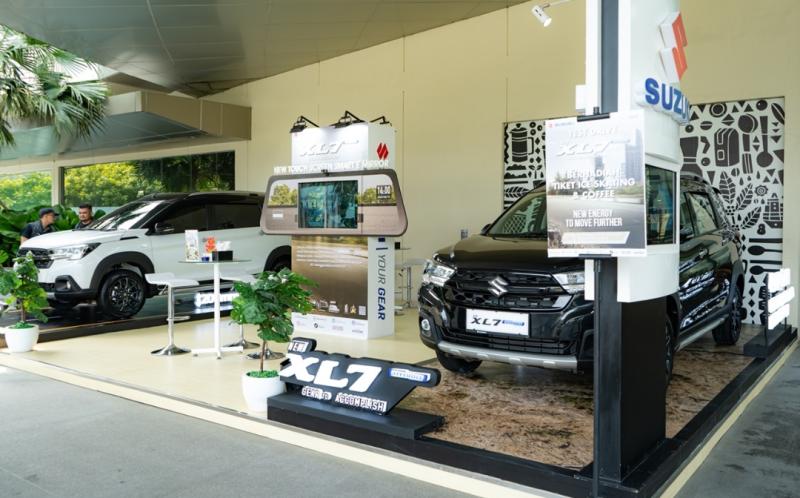 Suzuki berikan program penjualan menarik bagi calon konsumen yang melakukan pembelian di booth Suzuki serta menyediakan kesempatan test drive menggunakan New XL7 Hybrid.