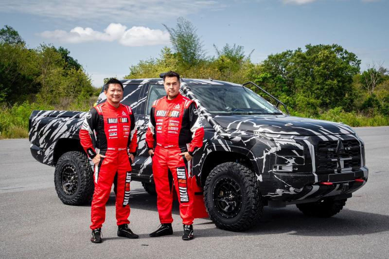 Rifat Sungkar (kanan) dan co - driver Chupong Chaiwan (Thailand) kembali dipercaya memperkuat Tim Mitsubishi Ralliart ke Ajang Asia Cross Country Rally 2023 di Thailand dan Laos, Agustus mendatang 