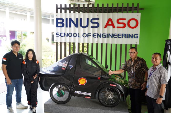 Tim balap Binus ASO School of Engineering yang mengikuti balap Eco-Marathon