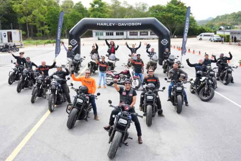 Harley Davidson mengadakan Dirt Road Track sekaligus memberikan pengalaman kepada konsumen dan media