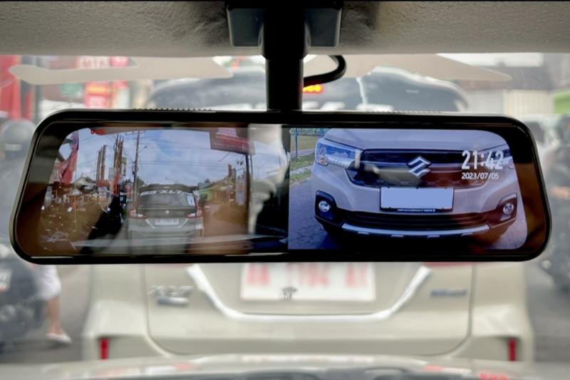 Fitur canggih E-Mirror Touchscreen pada Suzuki New XL7 Hybrid, menjadi keunggulan tersendiri saat test drive di Yogyakarta