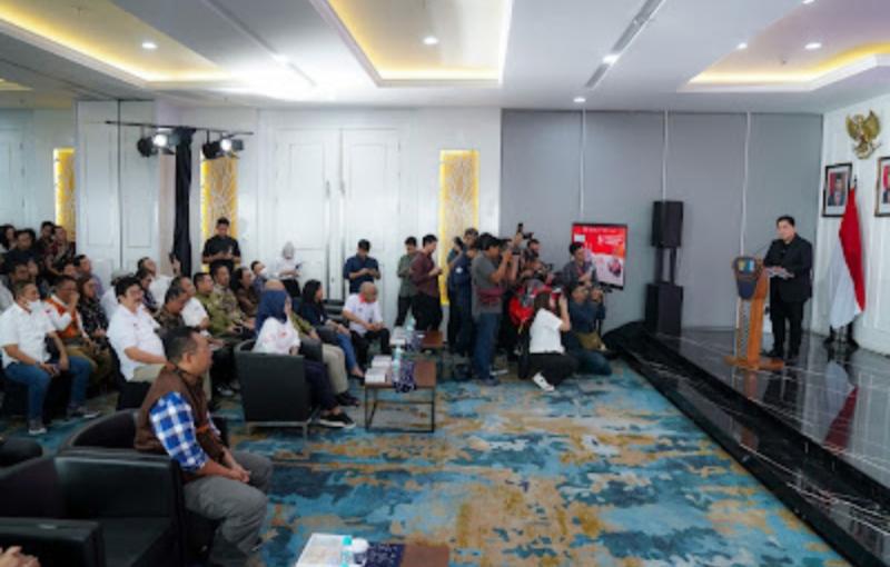 Menteri BUMN Erick Thohir menyampaikan event balap Asia Road Racing Championship dan MotoGP 2023 siap digelar di Pertamina Mandalika International Circuit, Lombok, NTB. (foto : Dhika Septa Permana)