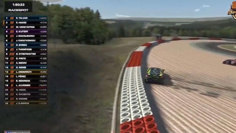 Mobil Sven-Ole Haase terpuruk di gravel buah kemarahan Max Verstappen. (Foto: iracing)