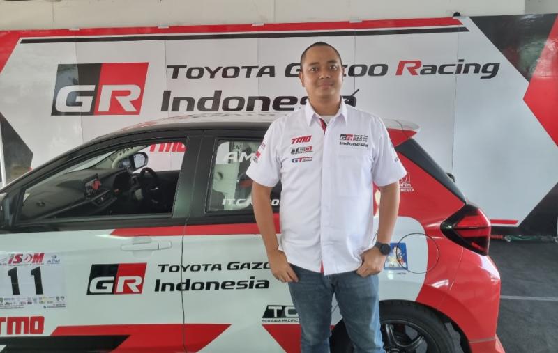 Dimitri Fitra Ditama, Direktur Toyota Gazoo Racing Indonesia cukup puas dengan performa All New Agya dan para pembalapnya. (foto : bs)