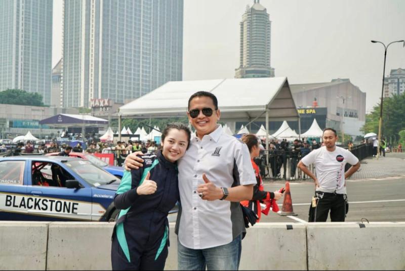 Bamsoet bersama putrinya Saras Shintya Soesatypo, ikutan balap drifting di ajang Indonesian Drift Series 2023 Seri 2
