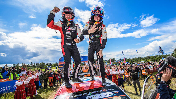 Kalle Rovanpera bersama navigator Jonne Halttunen usai kemenangan di Rally Estonia 2023. (Foto: wrc)