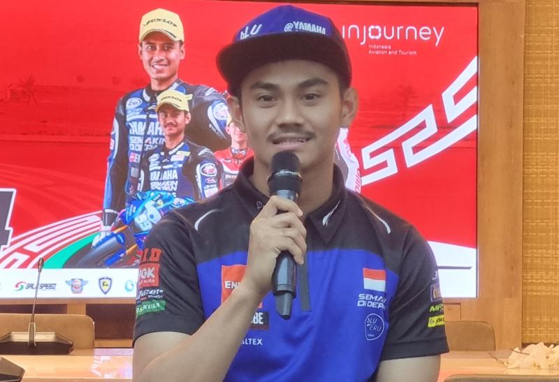 Andy Muhammad Fadly, andalan Indonesia di kelas Supersport 600cc Asia Road Racing Championship di sirkuit Mandalika Lombok NTB. (foto : budsan)