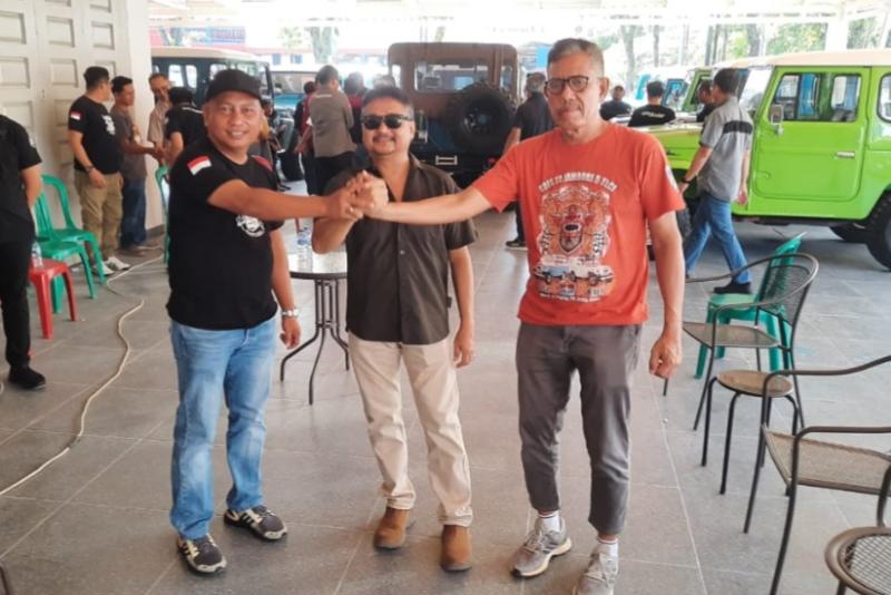 Salam kompak 3 Ketua Klub, dari kiri Rori Pasla (TLCI 28 Padang), Oslan M. Noer (THP) dan Yulindo (TLCI 24 Bukittinggi).