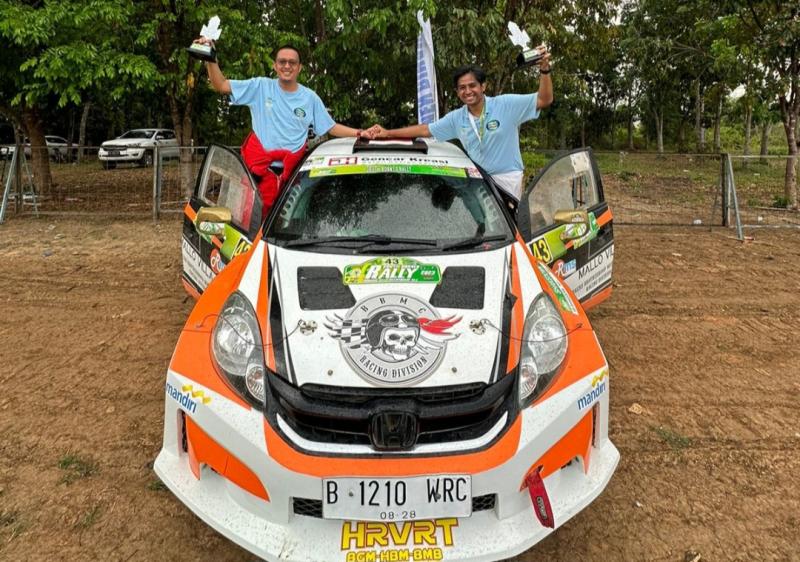  Brio WRC dengan joki H Achmad Deden dan co-driver Farrell Ramadhan harus puas dengan trofi juara 3 kelas F1 South Borneo Rally 2023 di kabupaten Tapin, Kalimantan Selatan