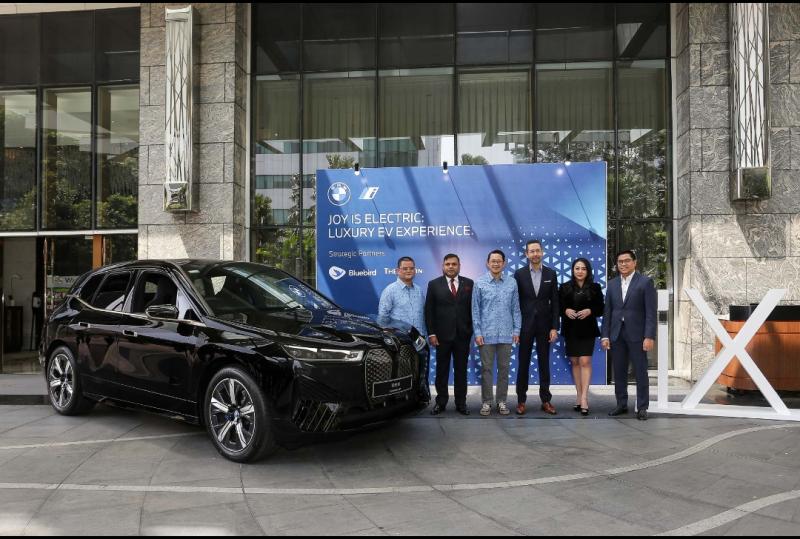 Kolaborasi BMW dan Bluebird Hadirkan Pengalaman Kendaraan Premium di Indonesia