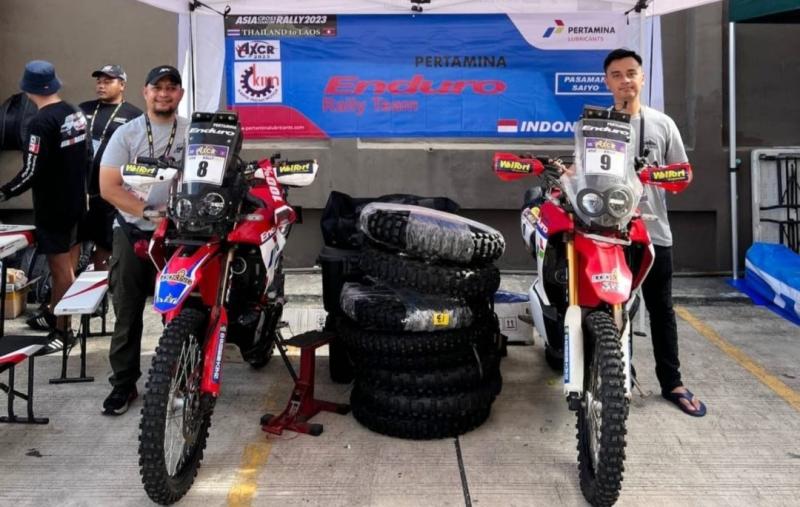 Mufti MK (kiri) dan Habib siap bertarung di ajang Asia Cross Country Rally 2023, Thailand-Laos. (foto : ist)
