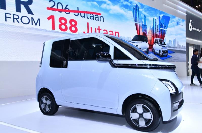 Harga Rp 188 jutaan, kini semua orang bisa memiliki mobil listrik Air ev Lite dari Wuling yang diproduksi di pabriknya Bekasi Jawa Barat