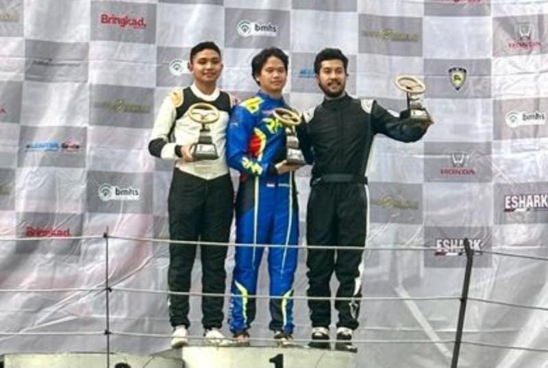 Dari kiri - kanan : Rafa Dypo, Rava Mahpud dan Wildan, di podium 1500 Promotion Eshark Dapur Cokelat Touring Championship ISSOM 2023
