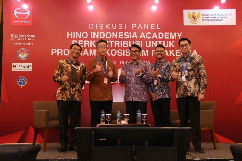 Diskusi soal kontribusi Hino Indonesia Academy bagi para sopir truk dan bus