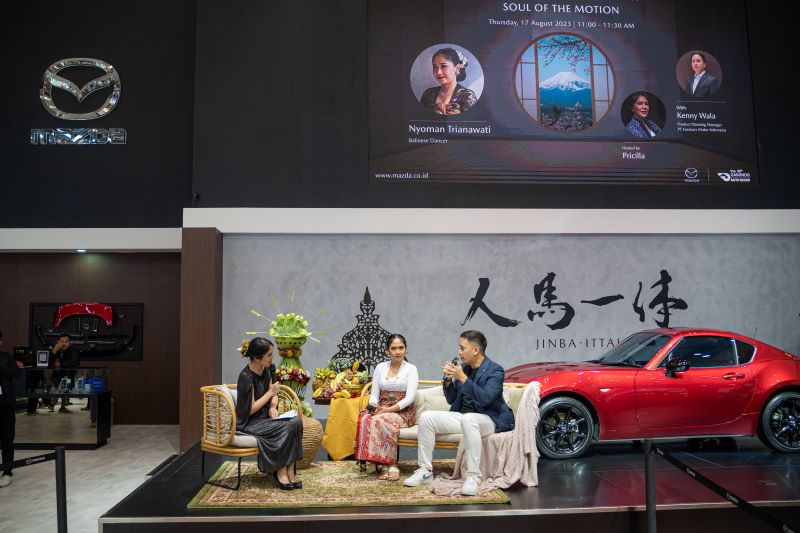 Talkshow Mazda dengan penari Bali Nyoman Trianawati yang membahas kesamaan nuansa Mazda yang elegan dan filosofis
