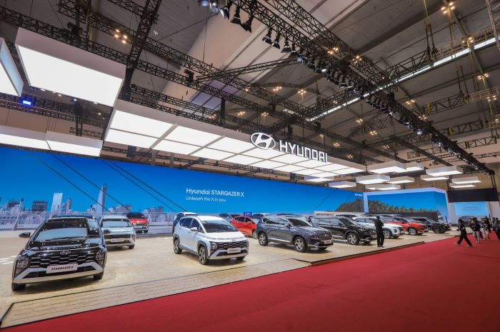 Deretan mobil Hyundai dengan latar mempesona yang menggoda pengunjung di GIIAS 2023
