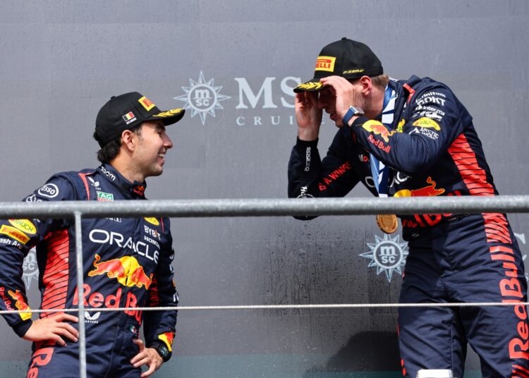 Duet RBR Max Verstappen, dan Sergio Perez masih bersama di 2024 tapi buka potensi dipecah Daniel Ricciardo pada 2025. (Foto: motorsportweek)