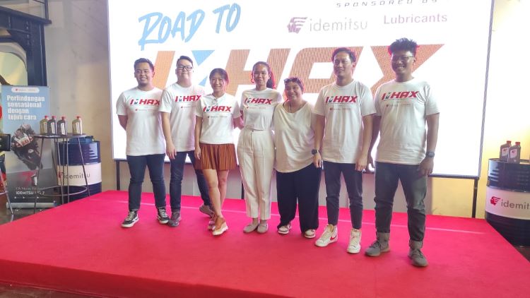 Para penyelenggara IMHAX yang siap memberikan support kepada para bikers Indonesia