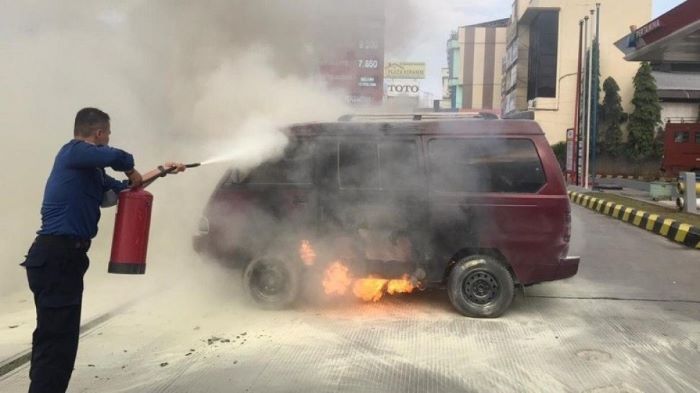 Cegah Kebakaran Mobil, APAR Dalam Mobil Harus Sesuai Peraturan Pemerintah, Yuk Simak!