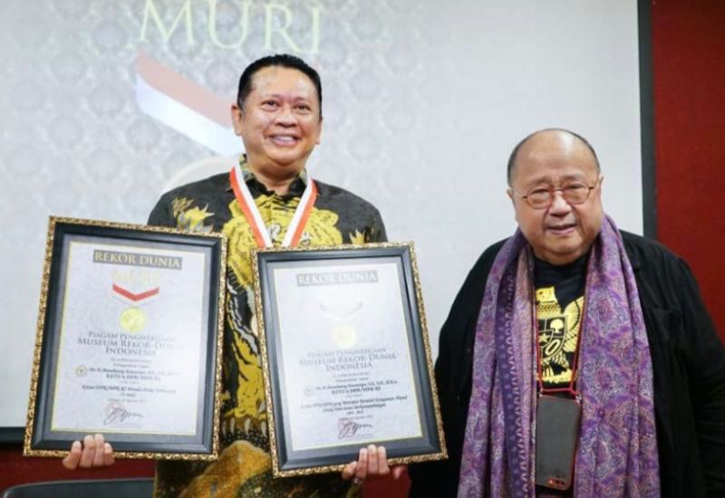 Bamsoet Cetak 2 Rekor MURI Sebagai Ketua DPR - MPR RI Terbanyak Tulis Buku dan Respon Masalah Aktual Setiap Hari