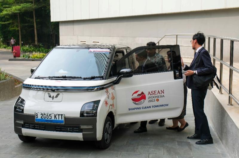 150 Unit Kendaraan Listrik Wuling Air ev Bawa Pengalaman Hijau Para Delegasi KTT ASEAN 2023 di Jakarta