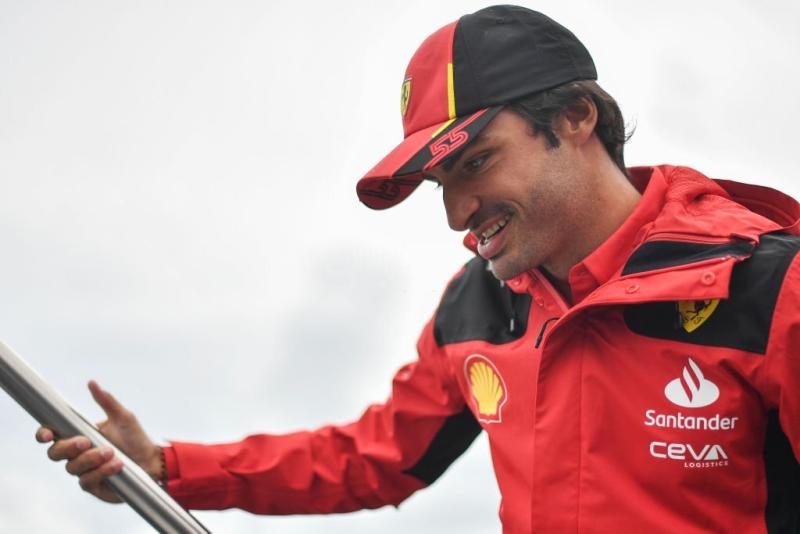F1 2023: Carlos Sainz Tangkap Sendiri Penjambretnya, Arloji Seharga Rp 4,5 Miliar Pun Tak Jadi Melayang 