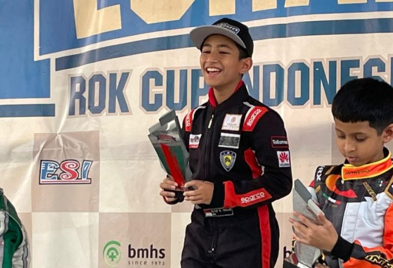 Mohamad Altaf Thalib, di podium juara Kejurnas Gokart Eshark Rok Cup Indonesia 2023. 