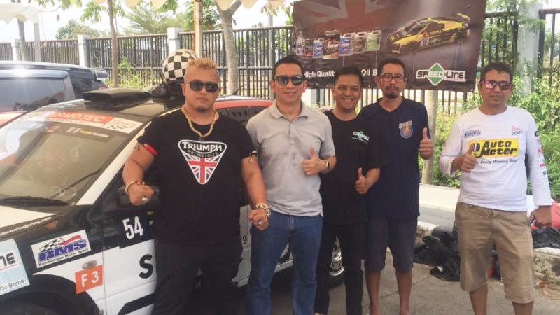 Leon (paling kiri) harus berjuang ekstra di hari pertama Kejurnas Sprint Rally Bandung 2023 (ist)