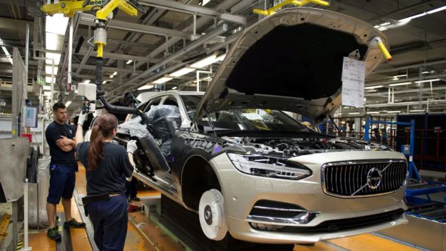 Transisi ke Mobil Listrik, Volvo Kurangi Pekerja Untuk Menghemat Biaya